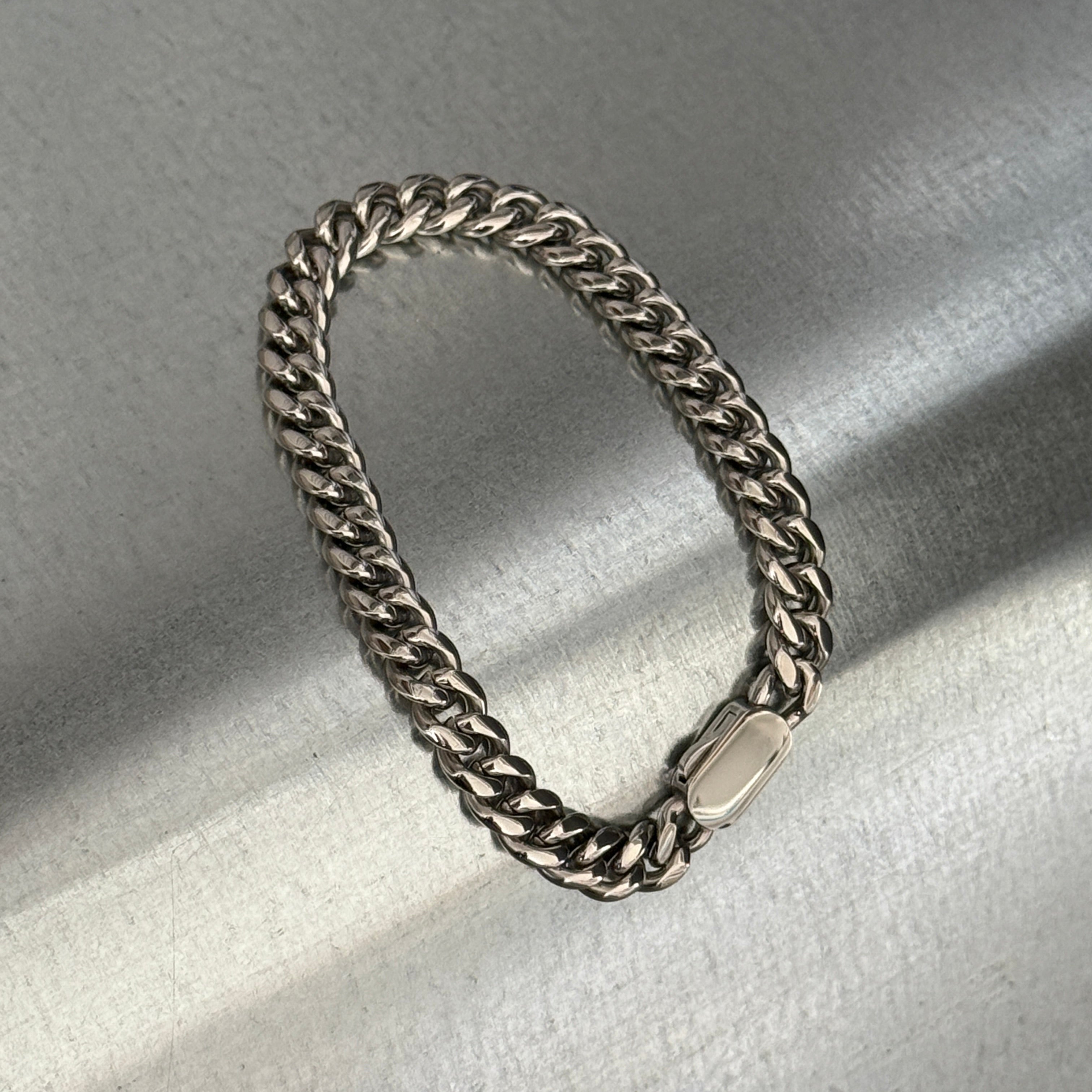Cuban Chain Link Bracelet, Oval S Buckle, 8mm