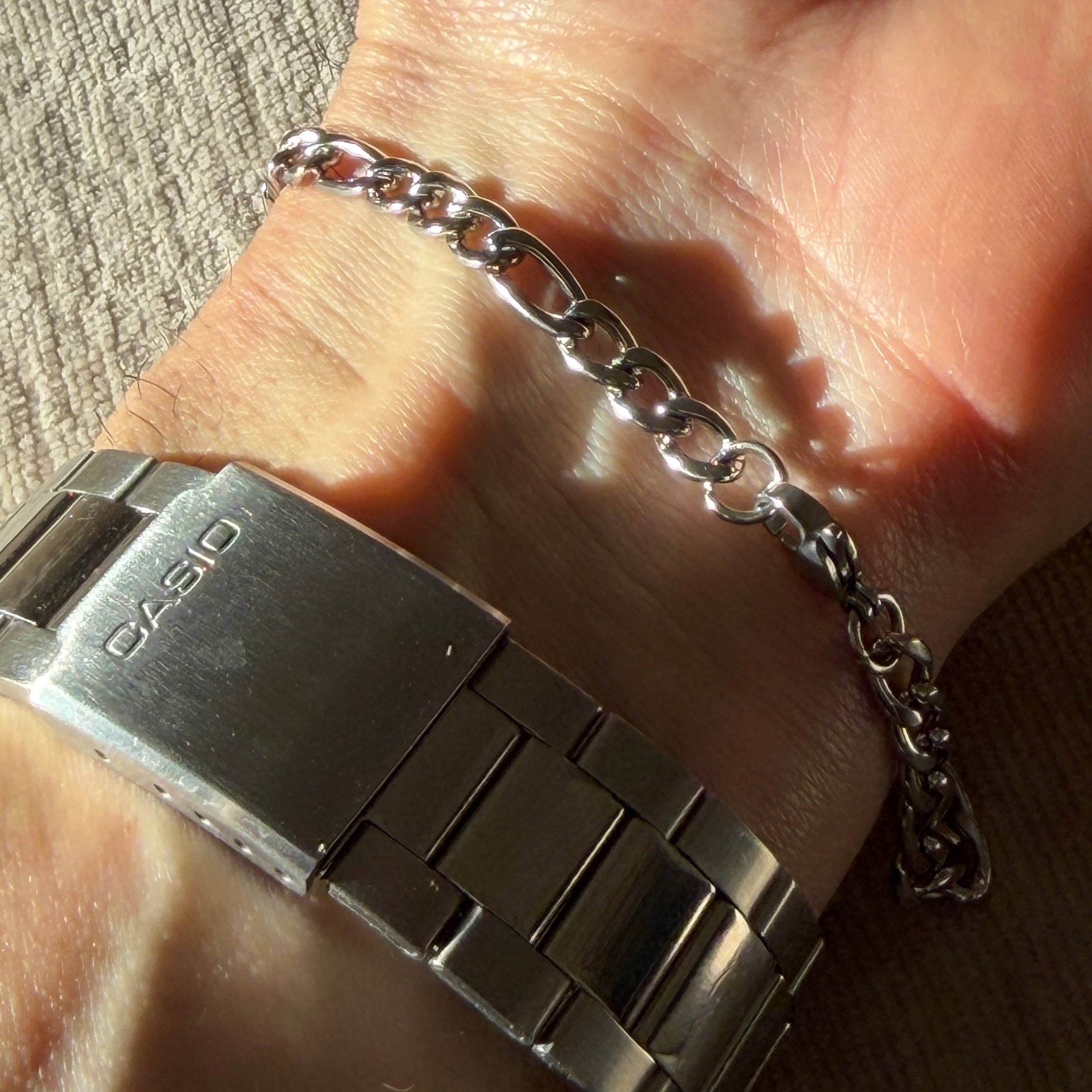 5mm figaro silver stainless bracelet on wrist
